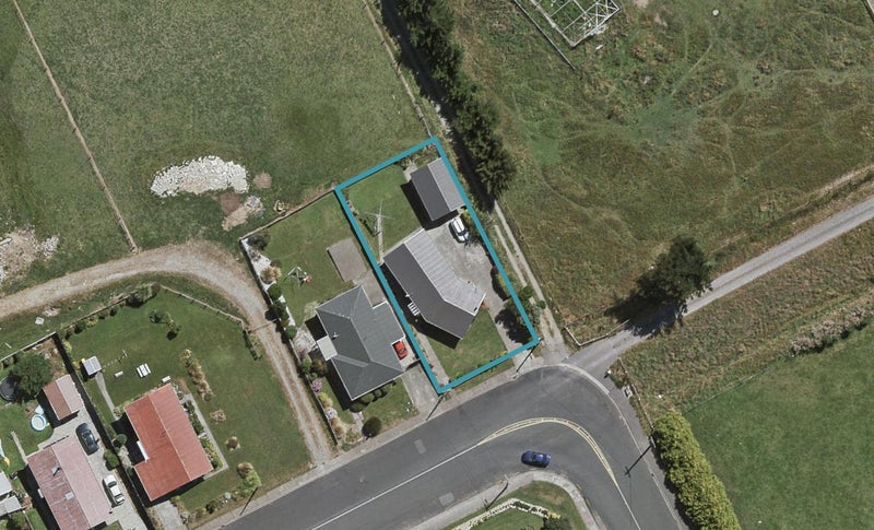 42 Enniskillen Street, Clifton, Invercargill - Carousel 1