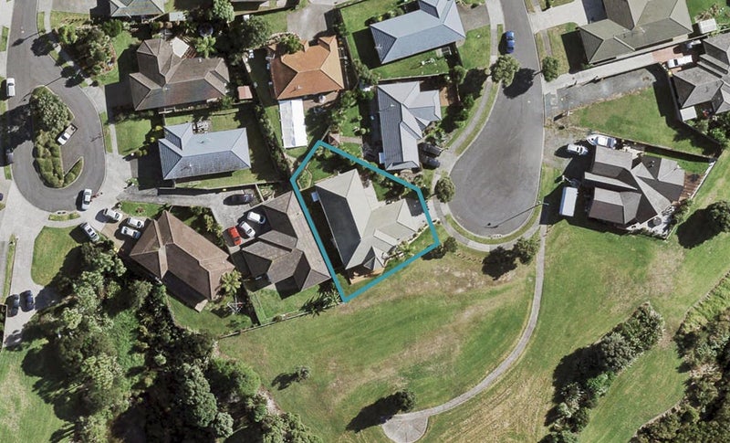 69 Waimahia Avenue, Weymouth, Auckland - Carousel 1