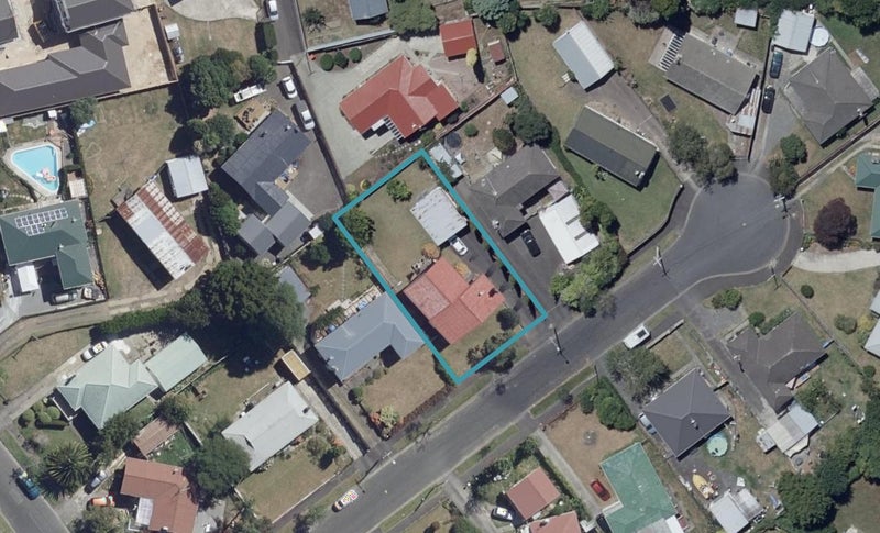 15 Minifie Avenue, Melville, Hamilton - Carousel 1