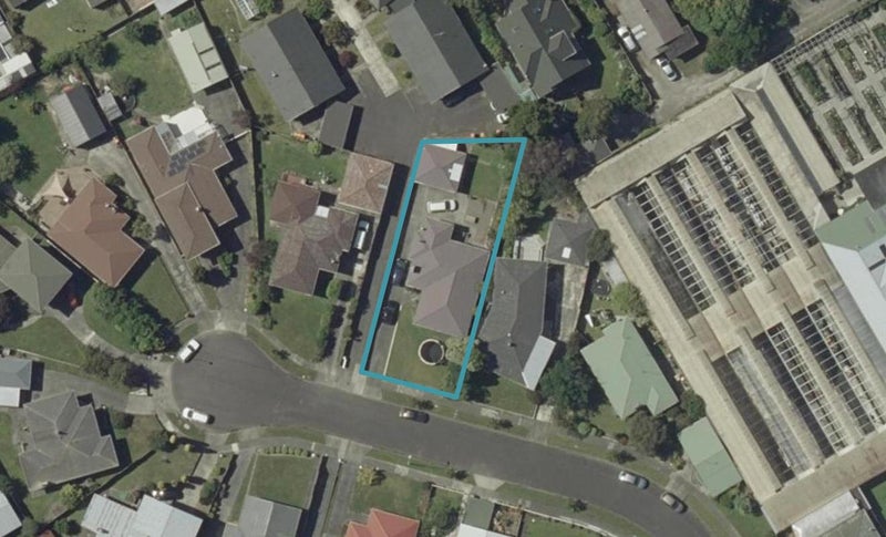 6 Lowestoft Place, West End, Palmerston North - Carousel 1