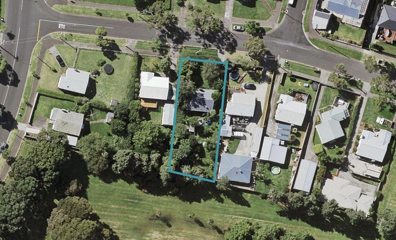5 Tangaroa Street, Point England, Auckland - Carousel 1