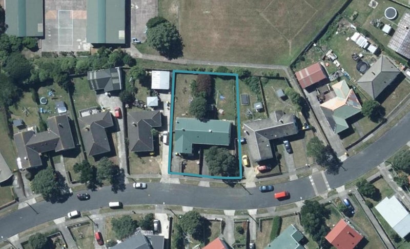 40 Miranda Street, Cannons Creek, Porirua - Carousel 1