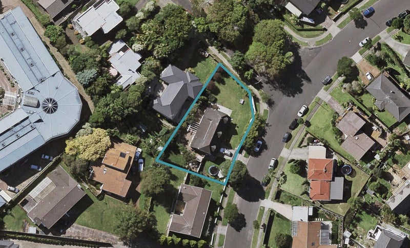 32 Pyatt Crescent, Saint Johns, Auckland - Carousel 1