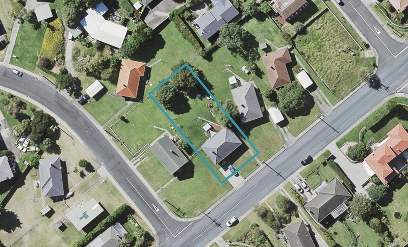 34 Montgomery Avenue, Belmont, Auckland - Carousel 1