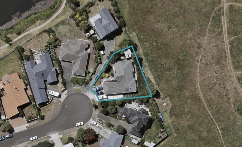 12 Marewa Place, Waikanae Beach, Waikanae - Carousel 1