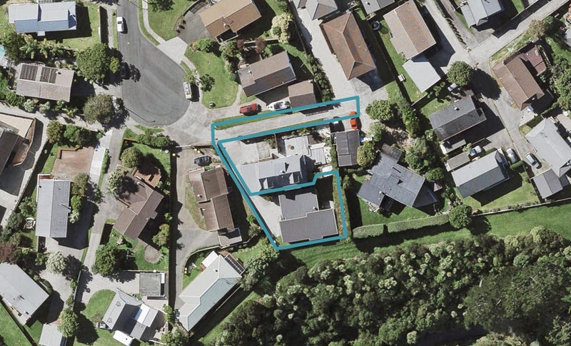 16 Seaglen Place, Botany Downs, Auckland - Carousel 1