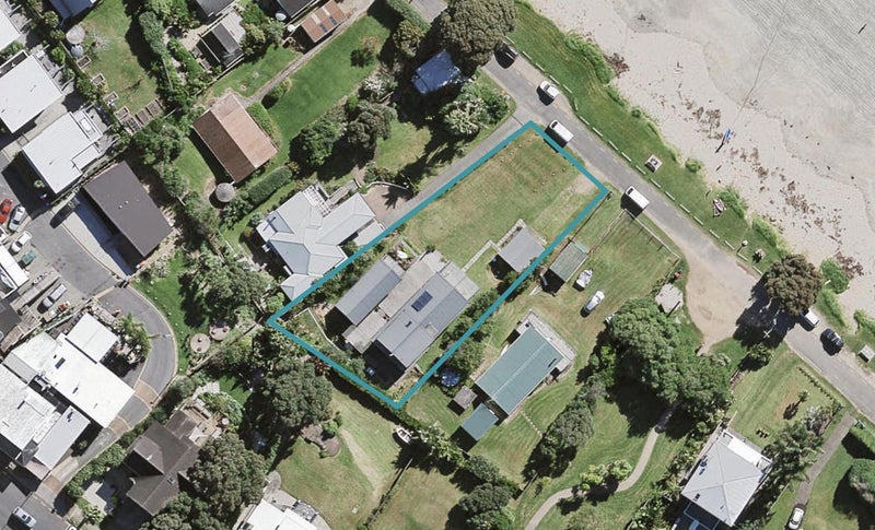 22 Beach Parade, Oneroa, Waiheke Island - Carousel 1