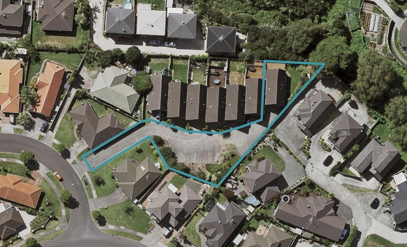 56 Earnslaw Crescent, Clover Park, Auckland - Carousel 1