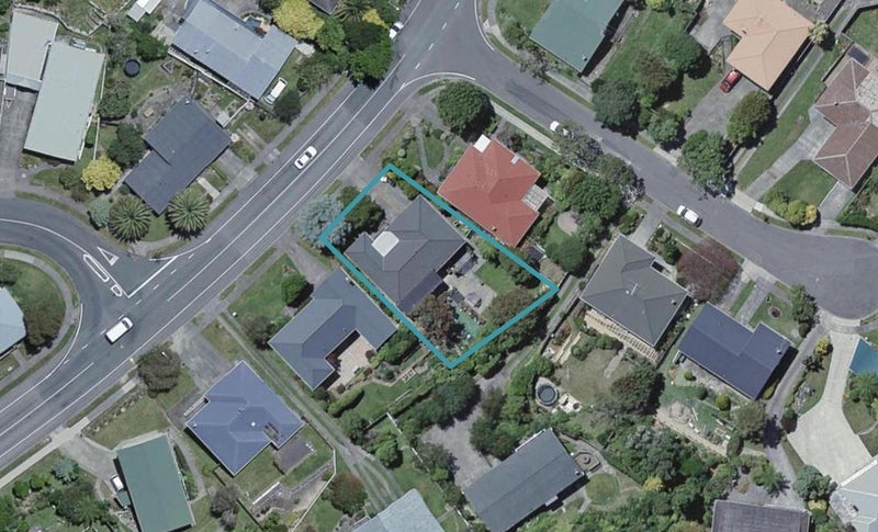 15 Woodman Drive, Tawa, Wellington - Carousel 1
