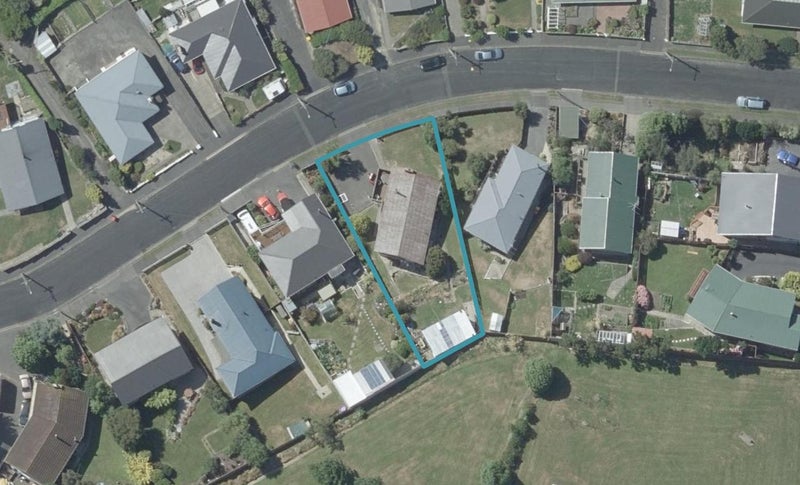 29 Bell Crescent, Concord, Dunedin - Carousel 1