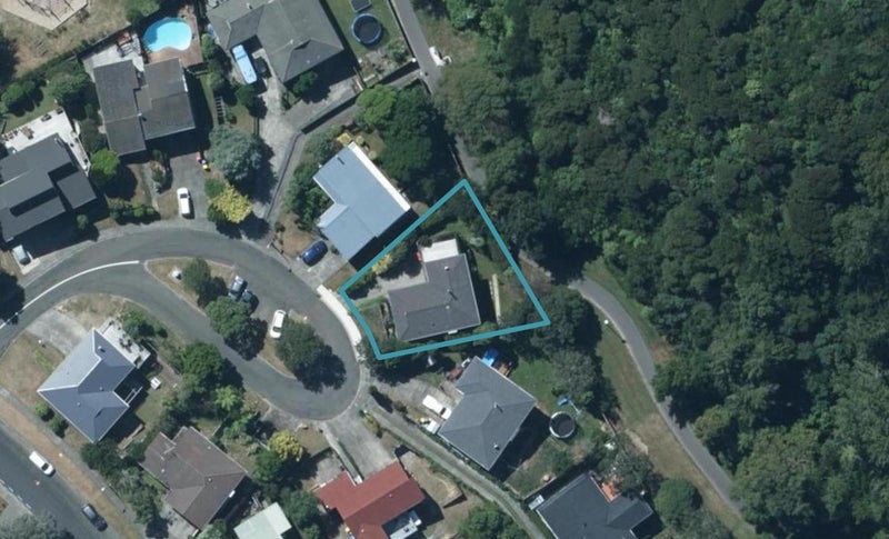 5 Capstan Lane, Whitby, Porirua - Carousel 1