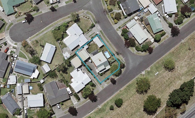 18 Perry Crescent, Greenmeadows, Napier - Carousel 1