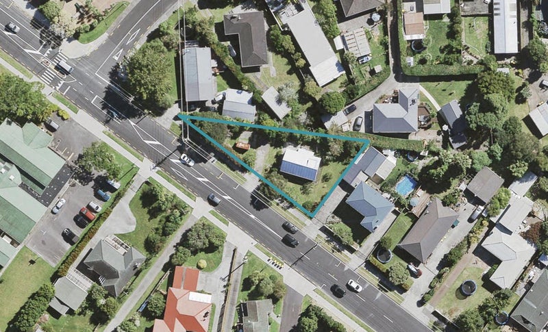 11 Kaurilands Road, Titirangi, Auckland - Carousel 1