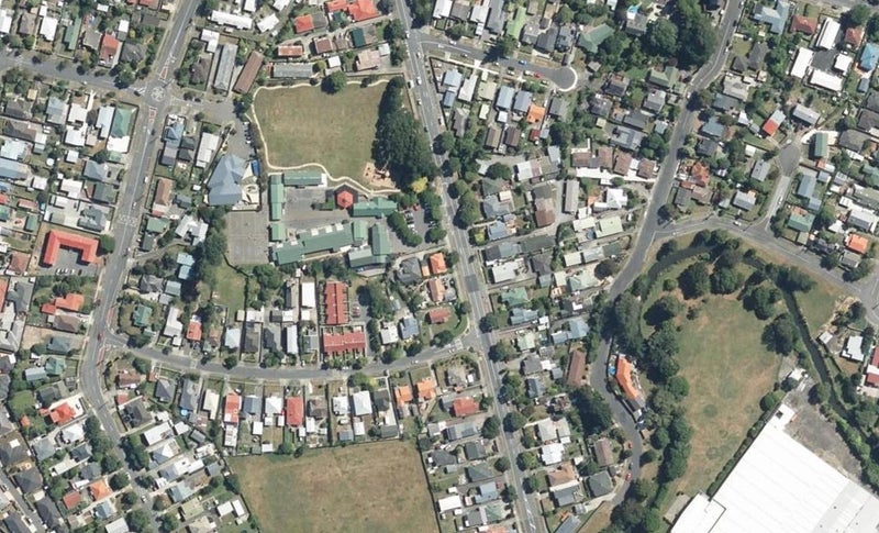 2/20 Wainui Road, Waiwhetū, Lower Hutt - Carousel 1