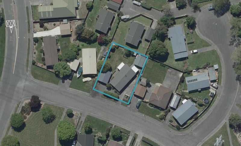 5 Pensacola Crescent, Broomfield, Christchurch - Carousel 1