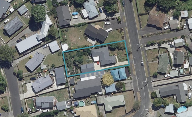 24 Anderson Road, Deanwell, Hamilton - Carousel 1