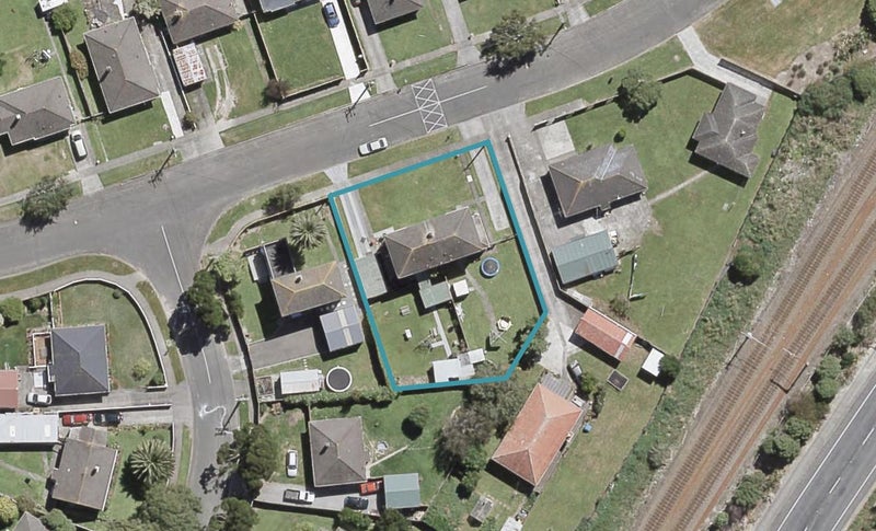 8 Farmer Crescent, Taitā, Lower Hutt - Carousel 1