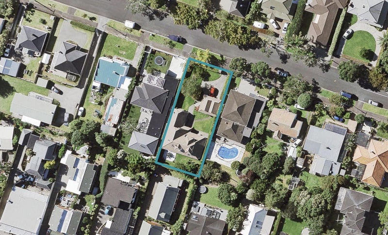 13 Colchester Avenue, Glendowie, Auckland - Carousel 1