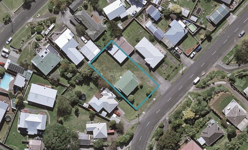 44 Queens Road, Glen Avon, New Plymouth - Carousel 1