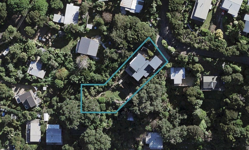 11 Upland Road, Omiha, Waiheke Island - Carousel 1
