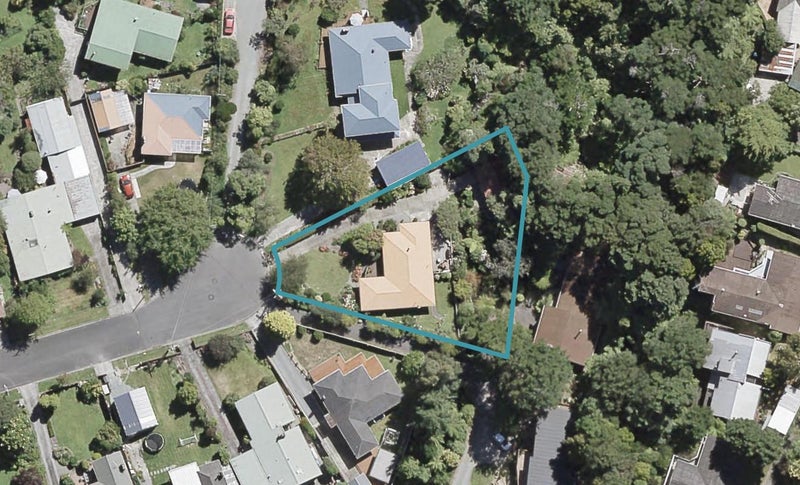 12 Birch Grove, Pinehaven, Upper Hutt - Carousel 1