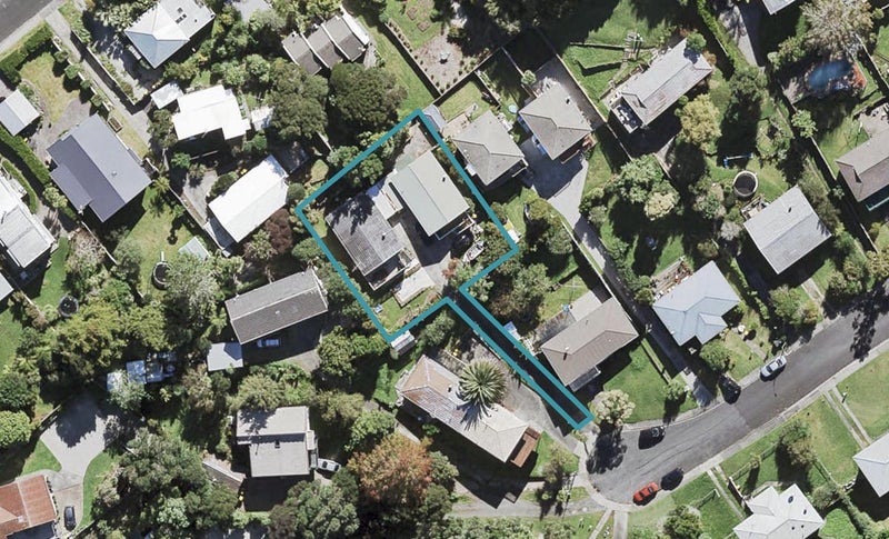 1/29 Sispara Place, Beach Haven, Auckland - Carousel 1