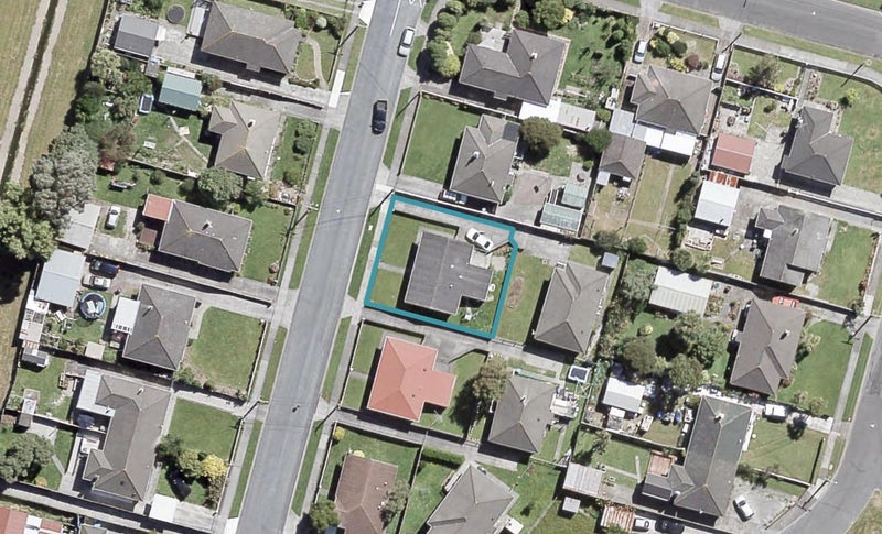 7 Strand Crescent, Naenae, Lower Hutt - Carousel 1