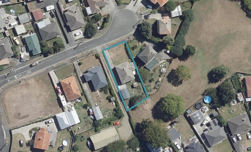 8 Denz Street, Maeroa, Hamilton - Carousel 1