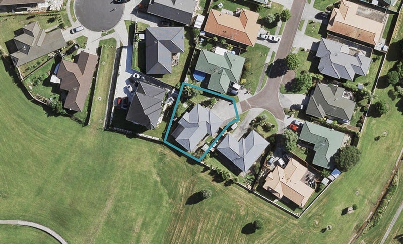 11 Harobed Place, Weymouth, Auckland - Carousel 1