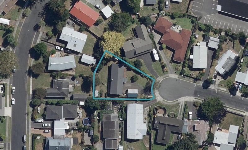15 Camellia Place, Hamilton Lake, Hamilton - Carousel 1