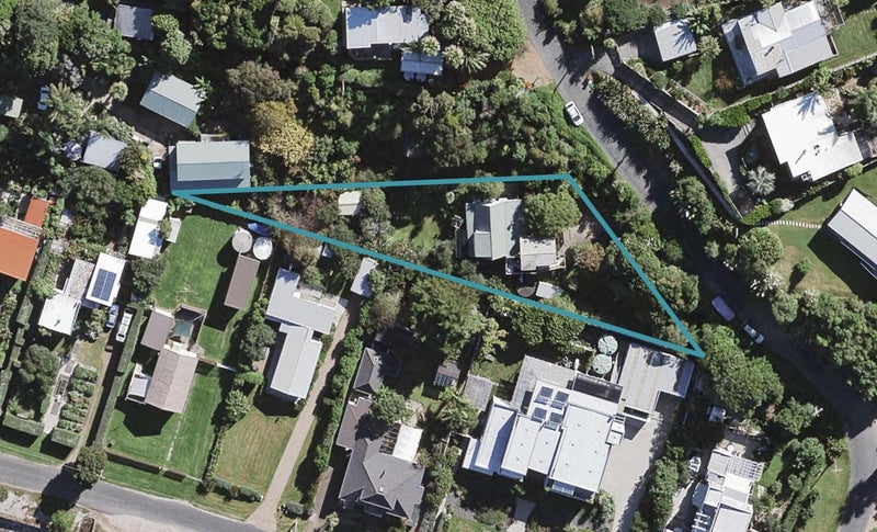 41 Kiwi Street, Oneroa, Waiheke Island - Carousel 1