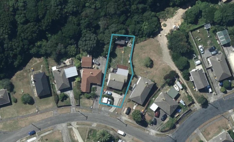 6 Ngahue Crescent, Elsdon, Porirua - Carousel 1