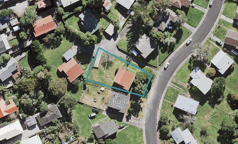 20 Lysander Crescent, Beach Haven, Auckland - Carousel 1