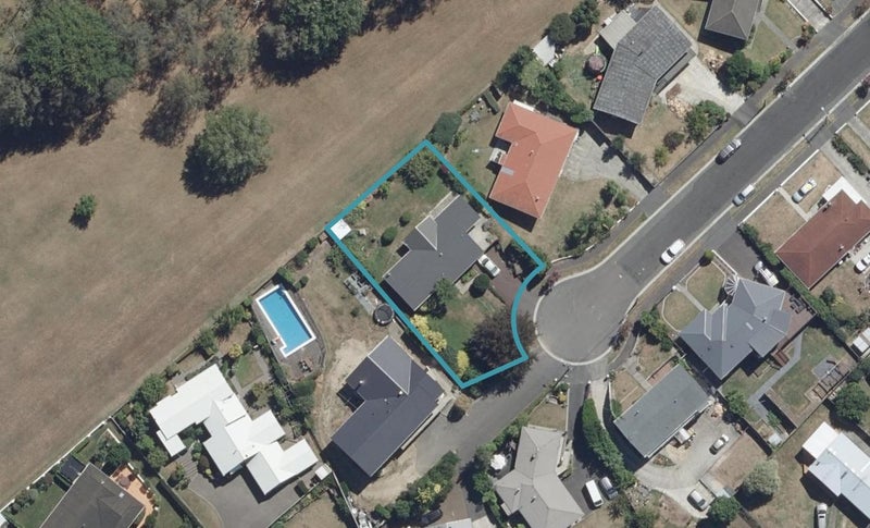 16 Seifert Street, Forest Lake, Hamilton - Carousel 1