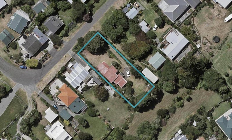 10 Henare Street, Waikanae Beach, Waikanae - Carousel 1