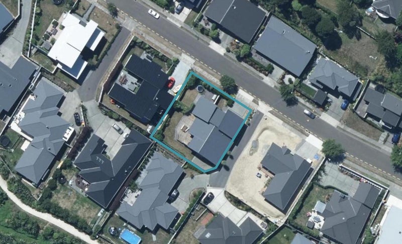 15 Flotilla Place, Whitby, Porirua - Carousel 1