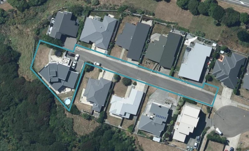 35 Aspiring Terrace, Aotea, Porirua - Carousel 1