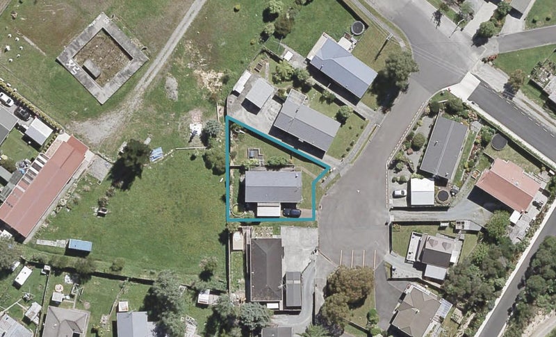 5 Monarch Grove, Maoribank, Upper Hutt - Carousel 1