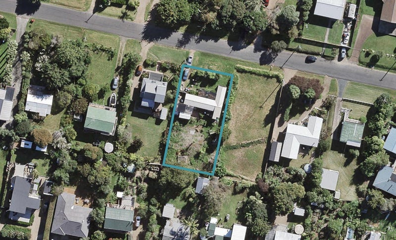 15 Manuka Road, Waiheke Island , Waiheke Island - Carousel 1