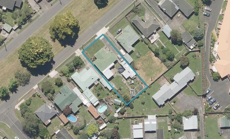 32 Burton Avenue, Whanganui East, Whanganui - Carousel 1