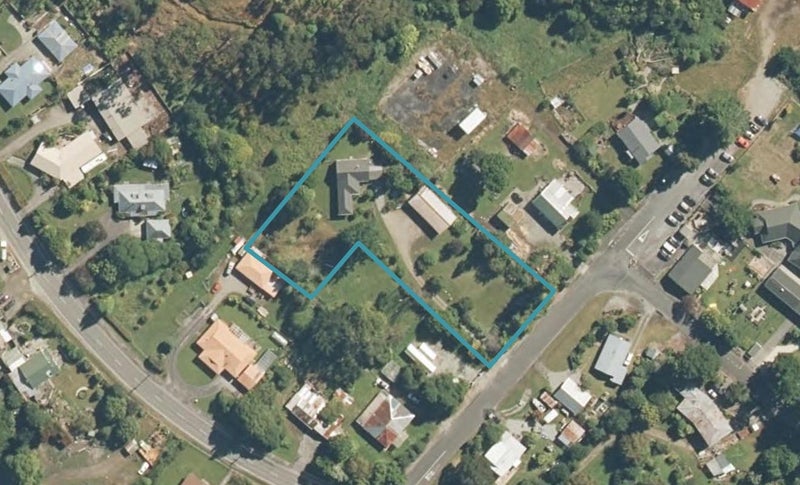 9 Camp Street, Kaniere, Hokitika - Carousel 1