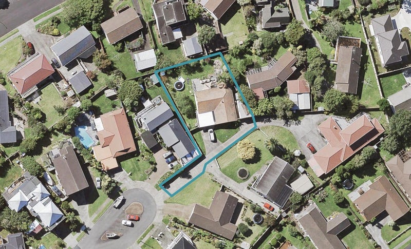 16 Sheralee Place, Bucklands Beach, Auckland - Carousel 1