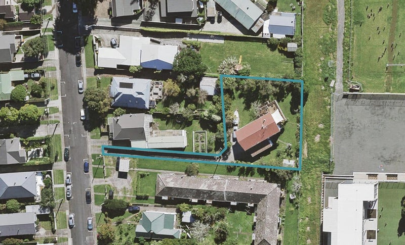 17A Gladstone Road, Northcote, Auckland - Carousel 1
