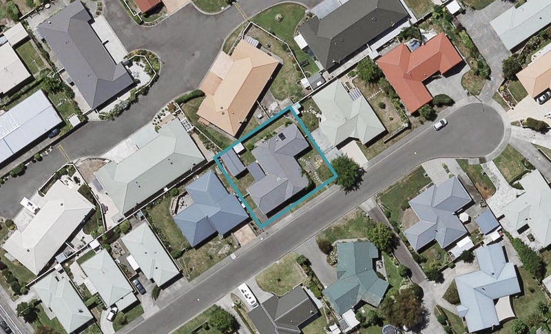 6 Amanda Place, Mayfair, Hastings - Carousel 1