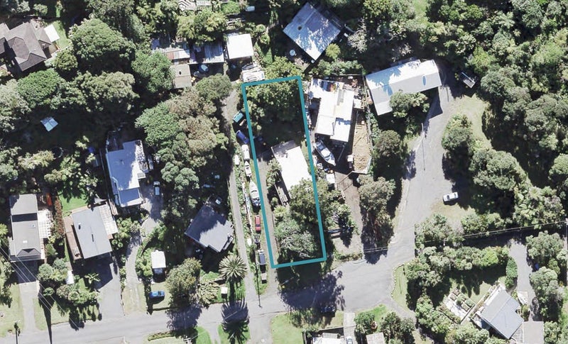 44 Foster Avenue, Huia, Auckland - Carousel 1