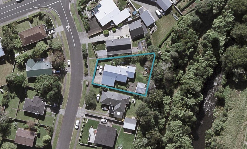 5 Hartland Place, Welbourn, New Plymouth - Carousel 1