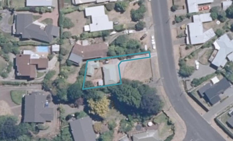 9 Chesham Avenue, Waipahihi, Taupo - Carousel 1