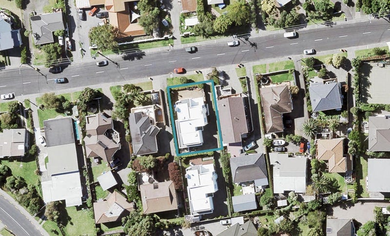 19 Montgomery Avenue, Rothesay Bay, Auckland - Carousel 1