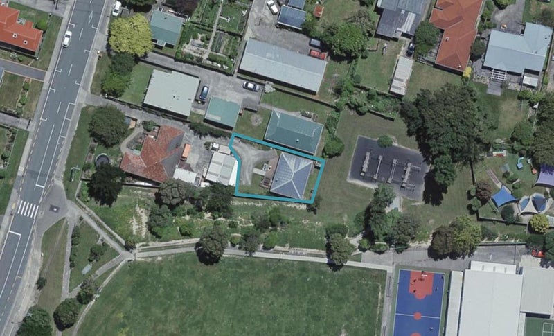 42A Duncan Street, Tawa, Wellington - Carousel 1
