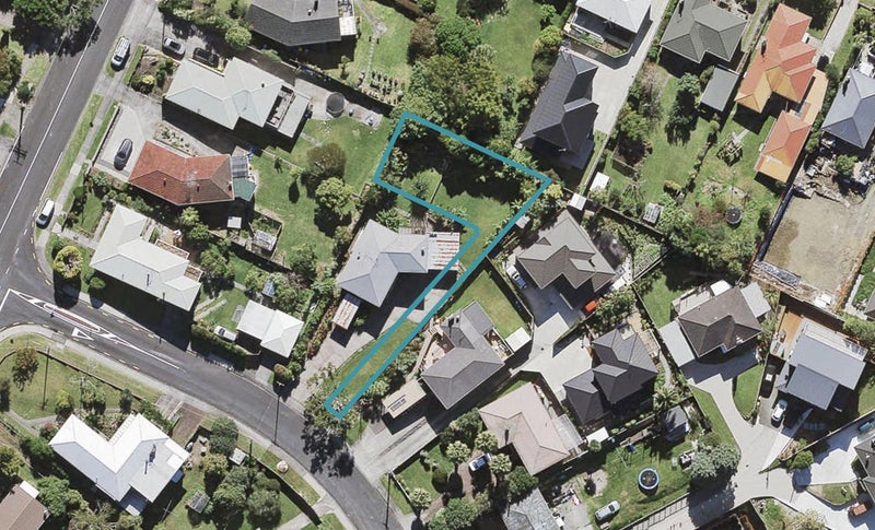 2D Crystal Avenue, Glendene, Auckland - Carousel 1